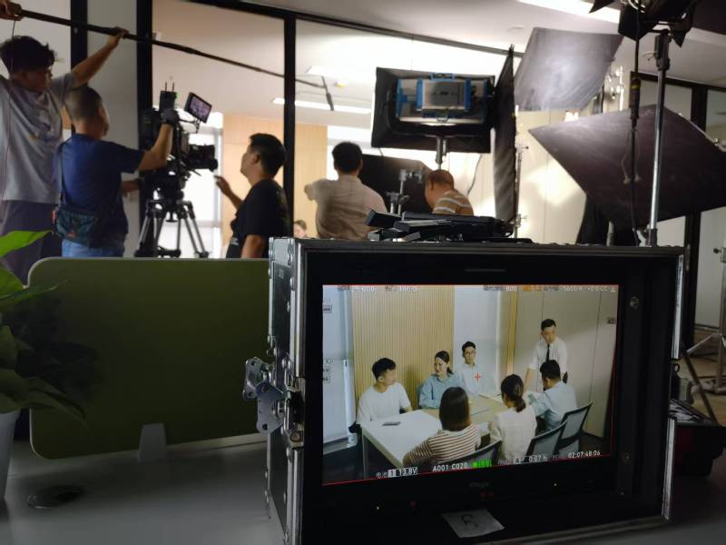 桓台县TVC拍摄公司：科技产品视觉化大师，诠释未来感与功能美学